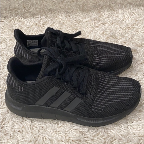 adidas sneakers full black